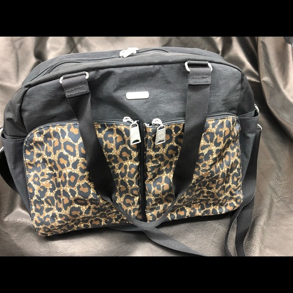 Baggallini Handbags - Baggallini black & cheetah duffel NWOT